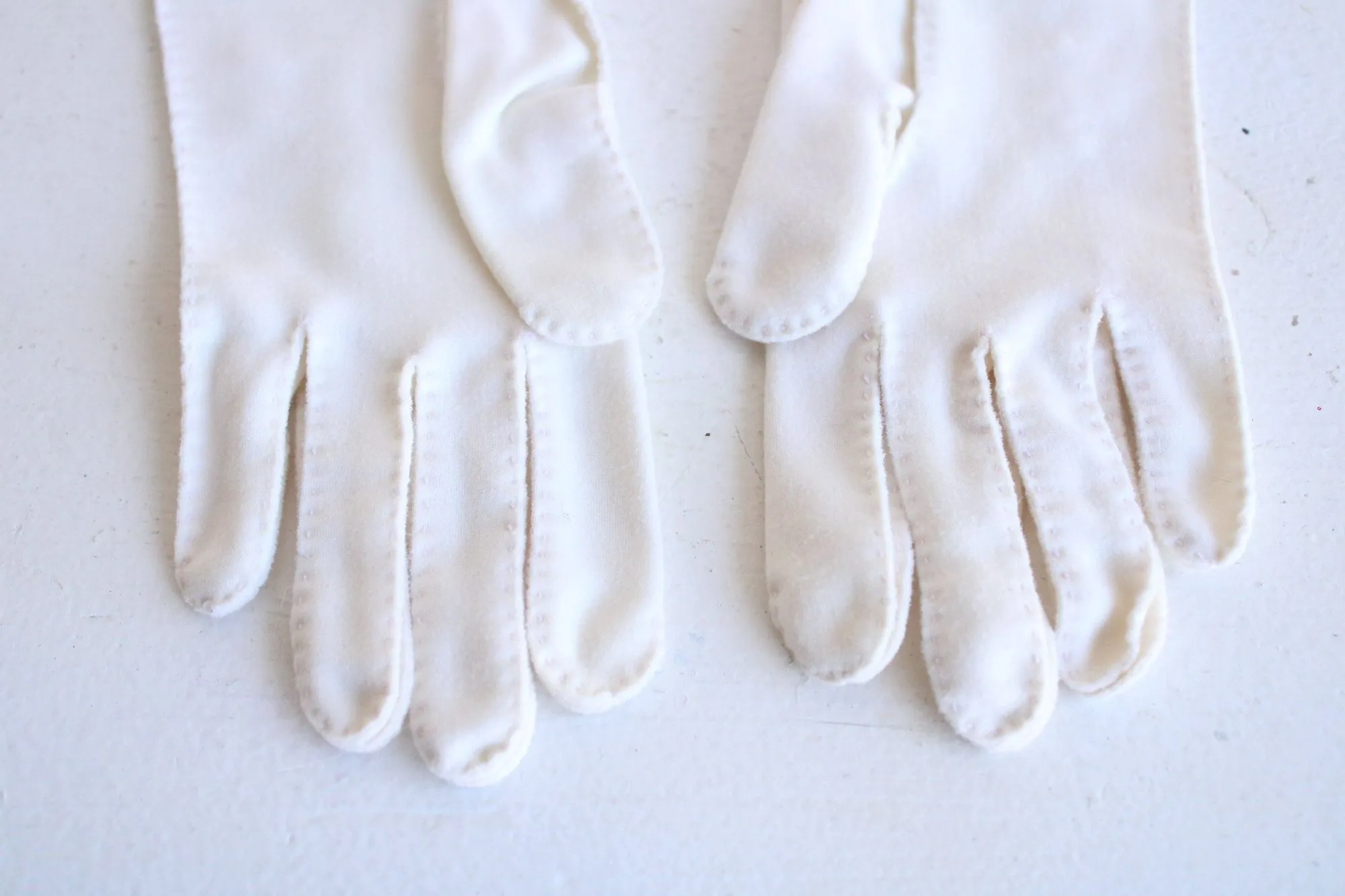 Vintage 1950s 1960s Purple Embroidered Elbow Length Cotton Gloves